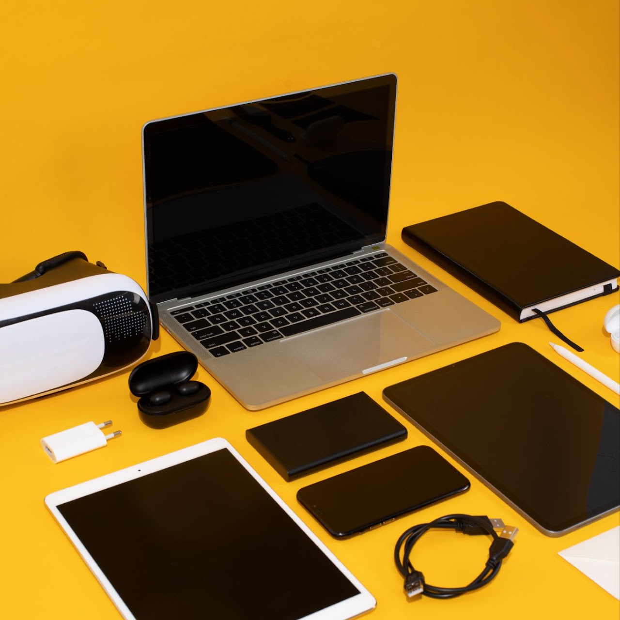 modern-stationary-collection-arrangement